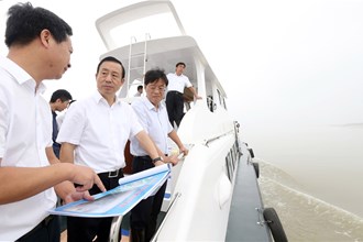 最近,省长的一系列活动,都围绕这一个字展开